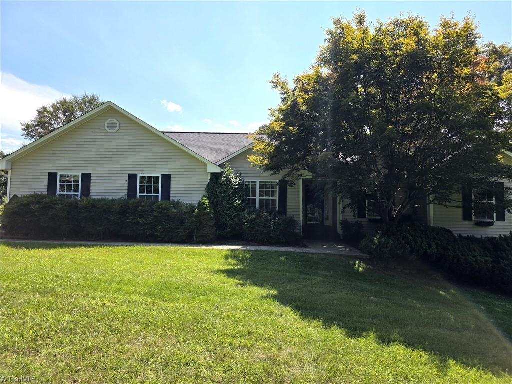 Casa a Mount Airy, Carolina del Nord, Stati Uniti 1 - 18764858