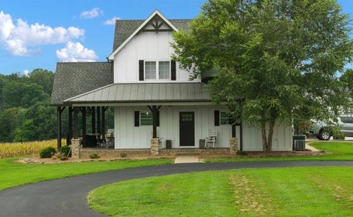 Farm Ranch in Mammoth Cave, Kentucky, United States 1