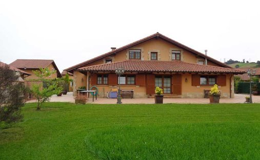 Chalet in Barcena de Cicero, Cantabria, Spain 1