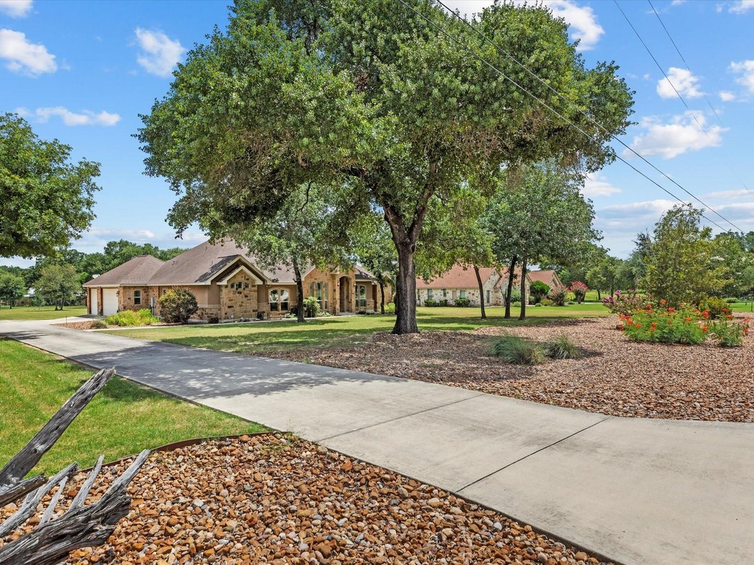 House in La Vernia, Texas, United States 2 - 18762309