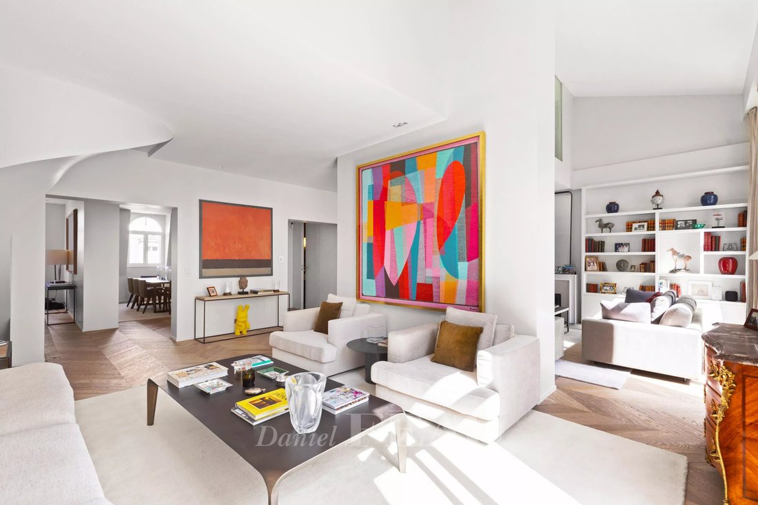 Apartment in Triangle d'Or, Paris 8e Arrondissement, Paris 5 - 18762974