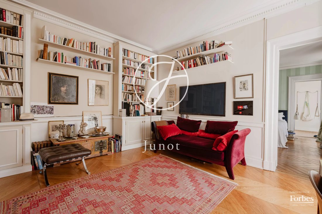 Apartment in Saint Thomas d'Aquin, Paris 7e Arrondissement, Paris 5 - 18763124