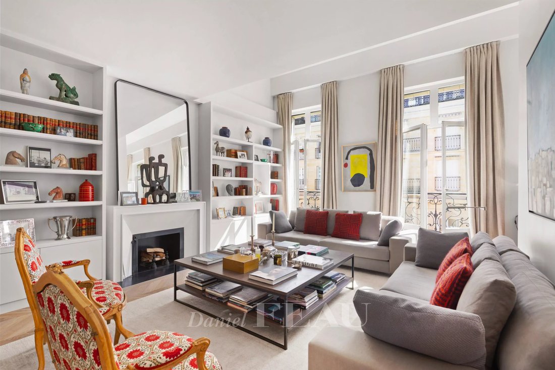 Apartment in Triangle d'Or, Paris 8e Arrondissement, Paris 2 - 18762974