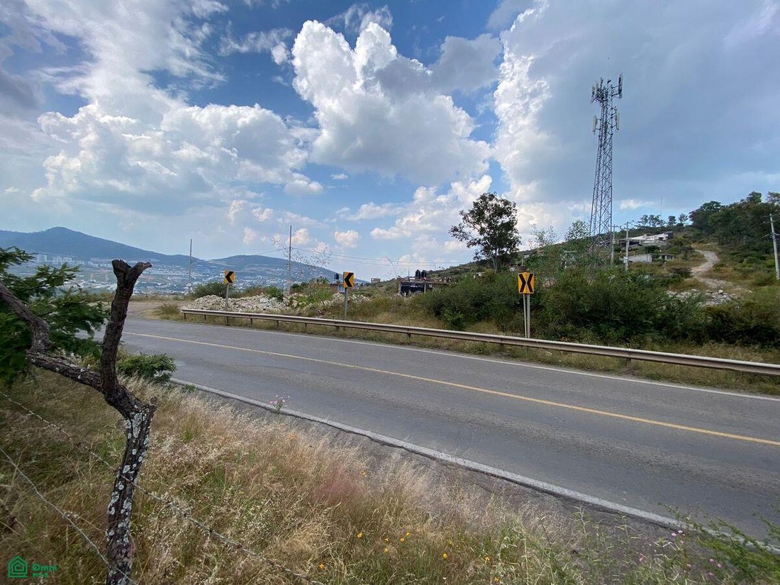 Terreno en Lomas de Buenavista, Michoacán, México 1 - 18476925