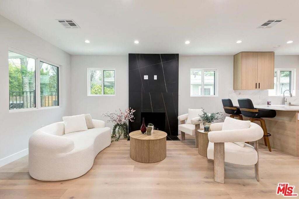 House in Los Angeles, California, United States 4 - 18750814