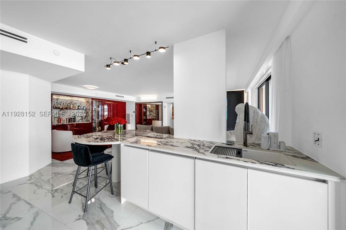 Condo in Miami Beach, Florida, United States 5 - 16874478