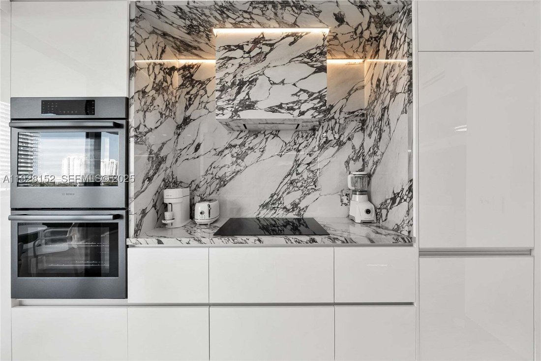 Condo in Miami Beach, Florida, United States 2 - 16874478