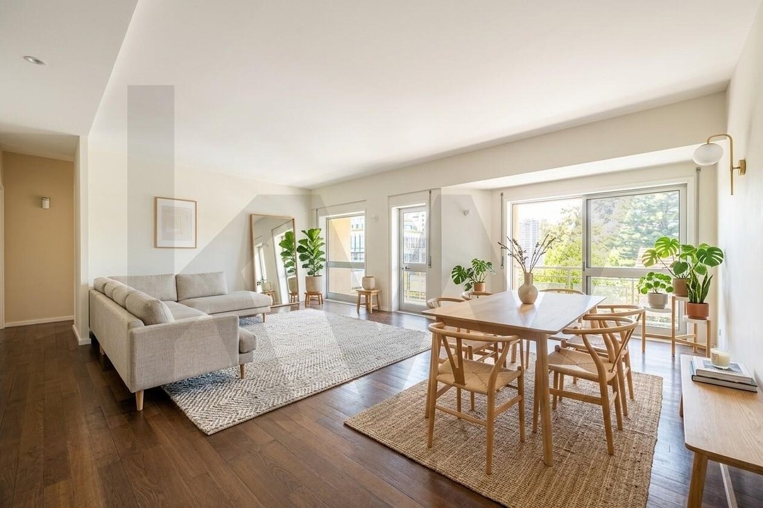 Apartment in Lordelo do Ouro e Massarelos, Porto District, Portugal 1 - 18766821