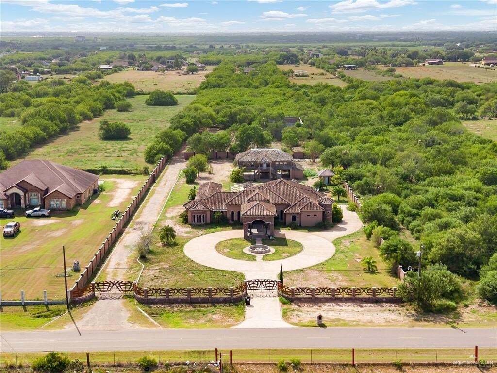 House in Elsa, Texas, United States 3 - 18766575