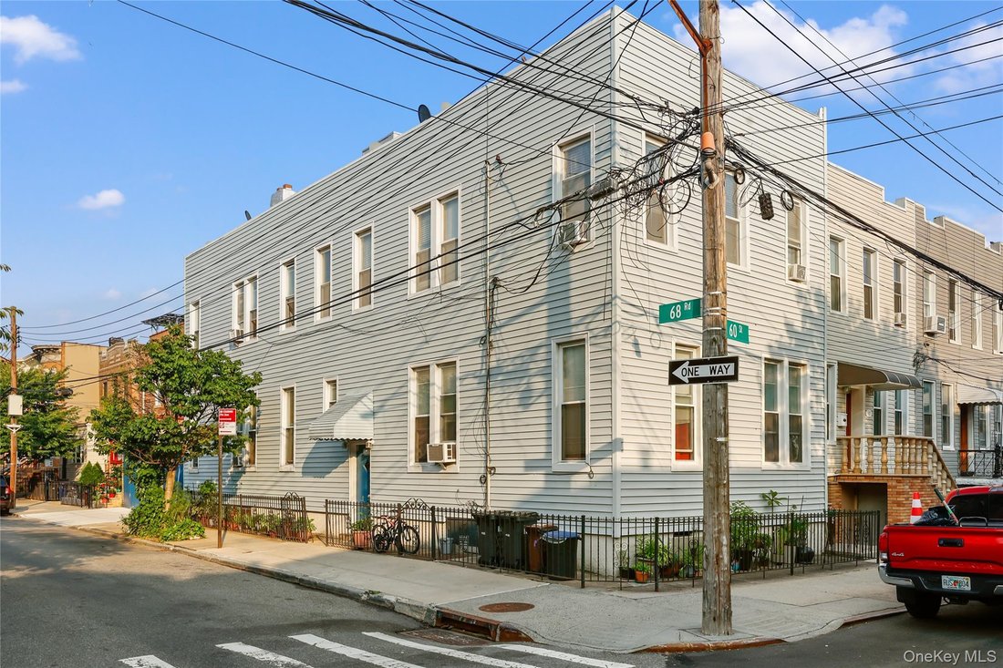 New York, New York, United States 3 - 18766541