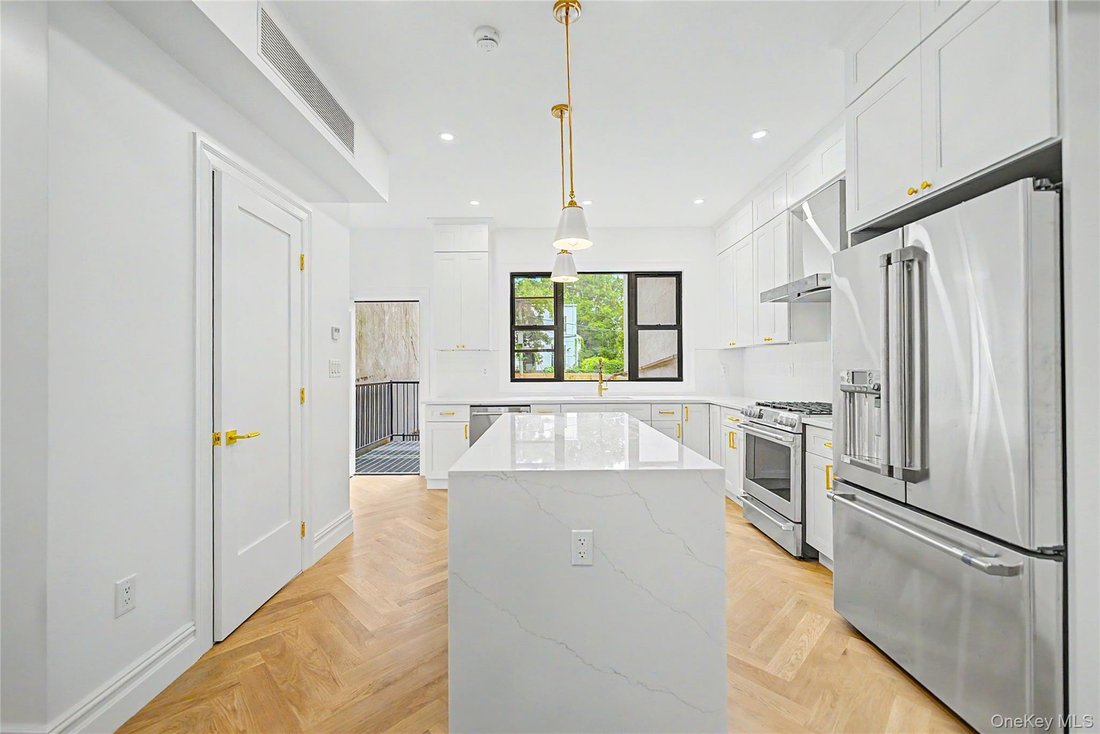 House in New York, New York, United States 4 - 18766527