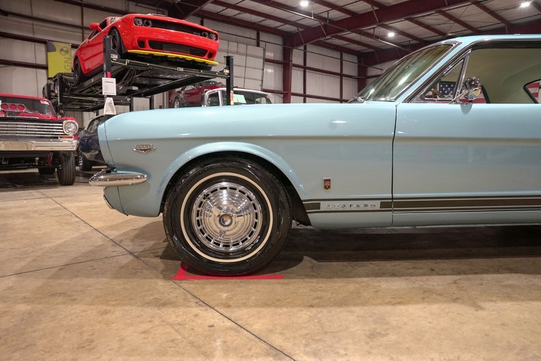 Coupe in Grand Rapids, United States 3 - 18767094