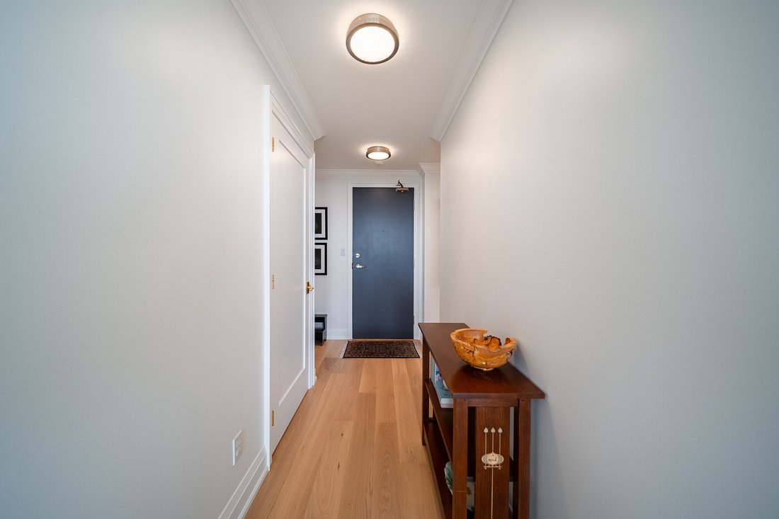 Condo in Oakville, Ontario, Canada 3 - 18767015