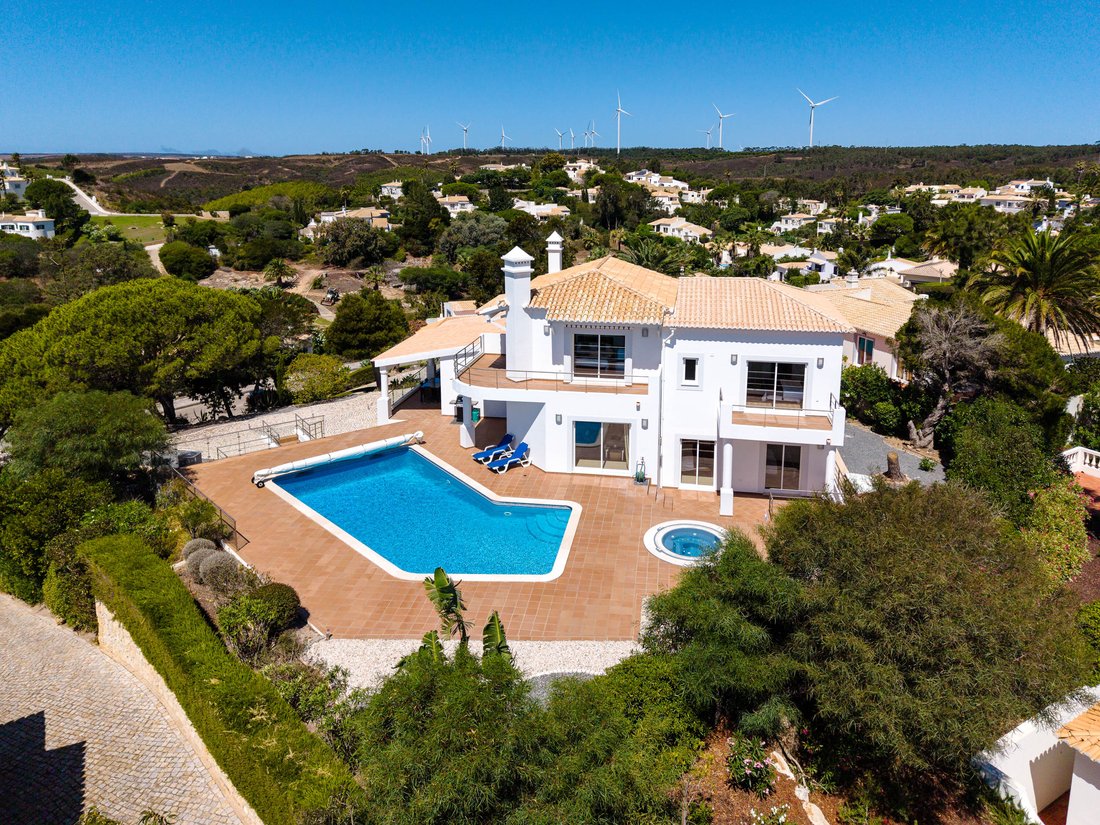 Villa en Vila do Bispo e Raposeira, Algarve, Portugal 1 - 18767125