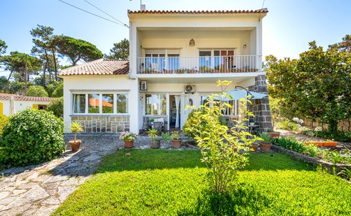 House in Colares, Lisbon, Portugal 1