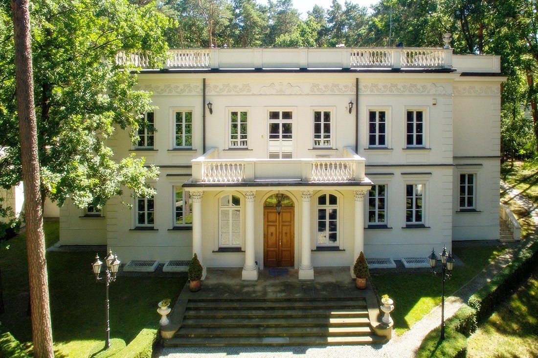 Villa a Konstancin-Jeziorna, Voivodato della Masovia, Polonia 2 - 18767333