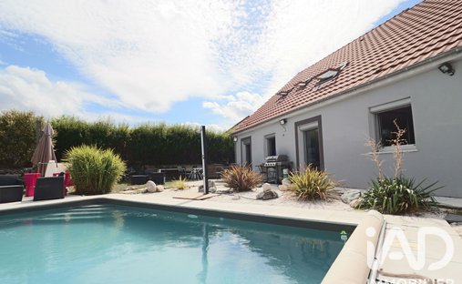 Haus in Perignat-les-Sarlieve, Auvergne-Rhone-Alpen, Frankreich 1
