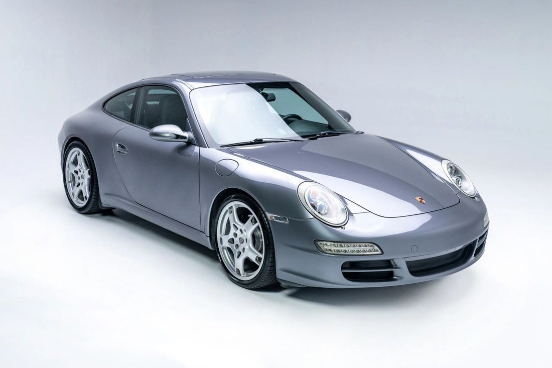 Coupe in Los Angeles, CA, United States 2 - 18767804
