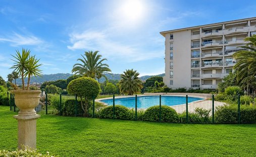 Apartamento en San Maymes-Lauvert, Antibes, Francia 1