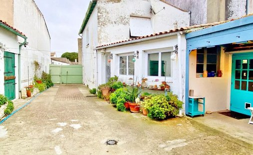 House in La Couarde-sur-Mer, Nouvelle-Aquitaine, France 1