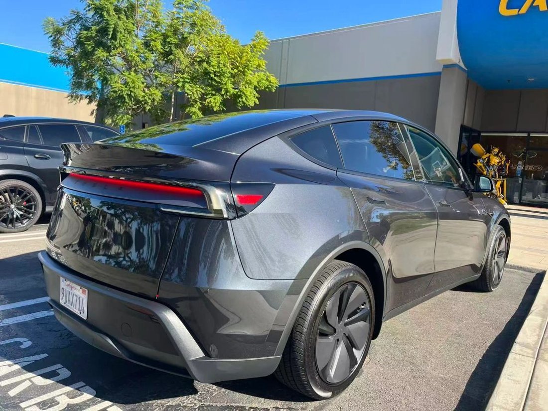 Suv in Costa Mesa, CA, United States 2 - 18767731