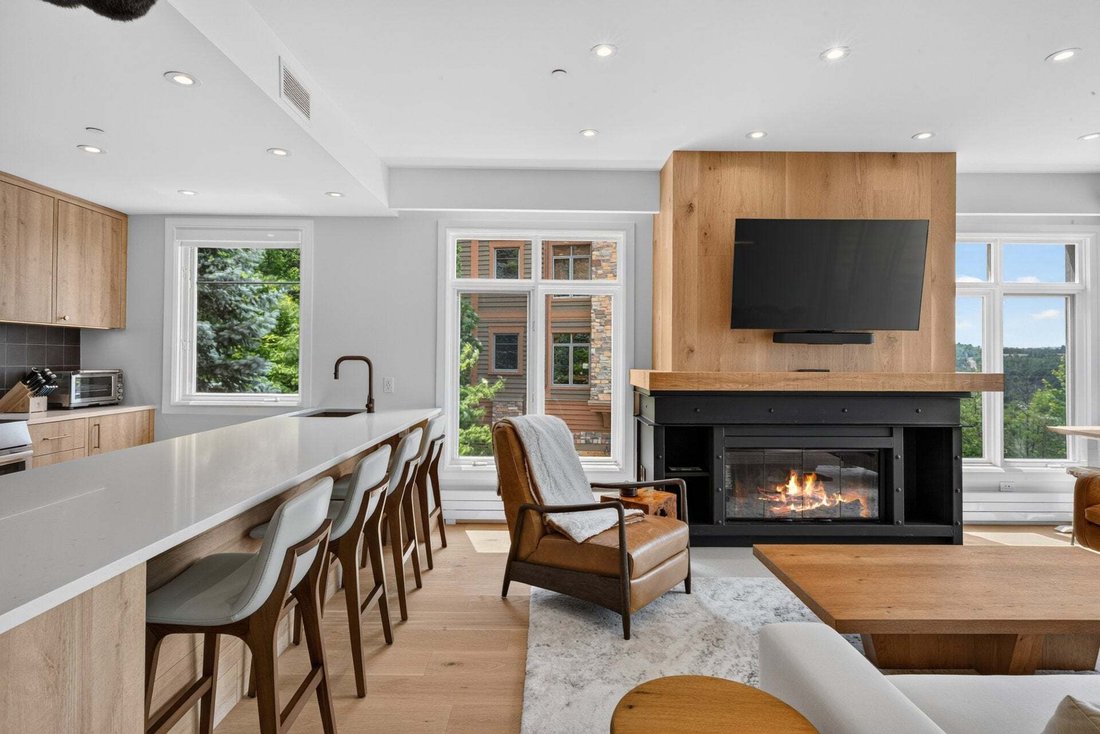 Condo in Mont-Tremblant, Quebec, Canada 4 - 18643727