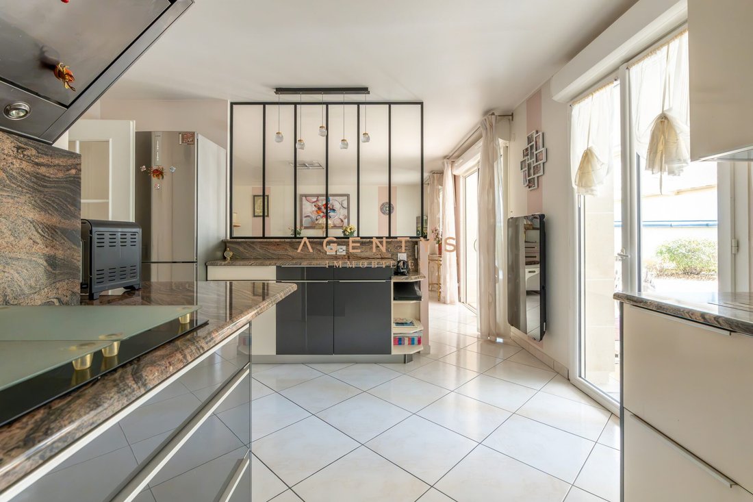Apartment in Ledru Rollin, Le Perreux-sur-Marne, France 3 - 18773634