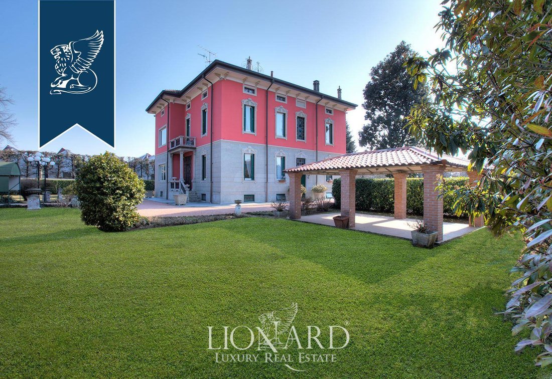 Villa en Magnago, Lombardía, Italia 2 - 18772704