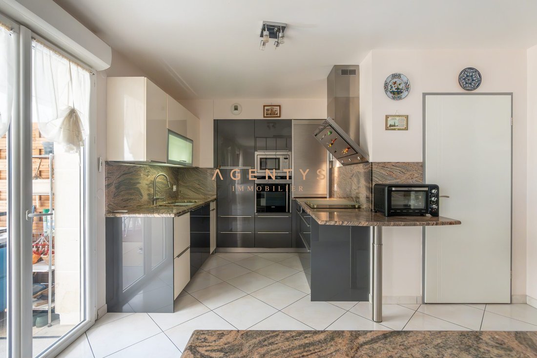 Apartment in Ledru Rollin, Le Perreux-sur-Marne, France 5 - 18773634
