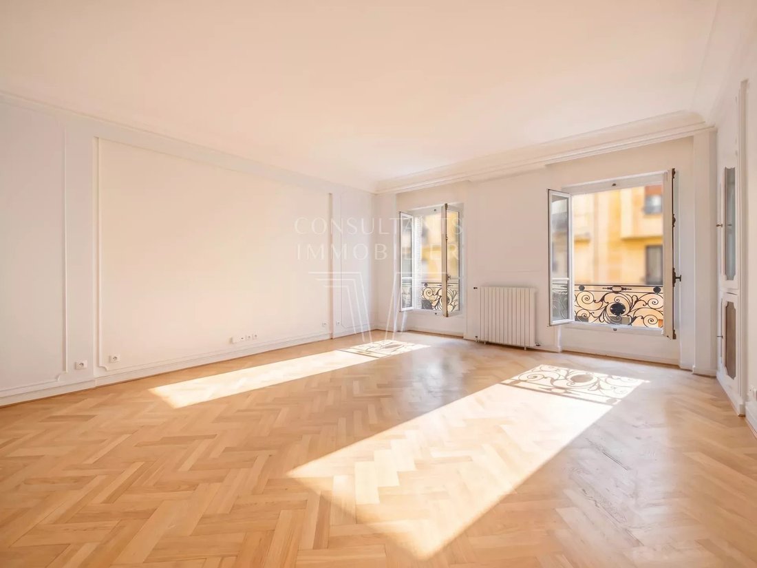 Apartment in Hoche-Friedland, Paris 8e Arrondissement, Paris 2 - 18769703