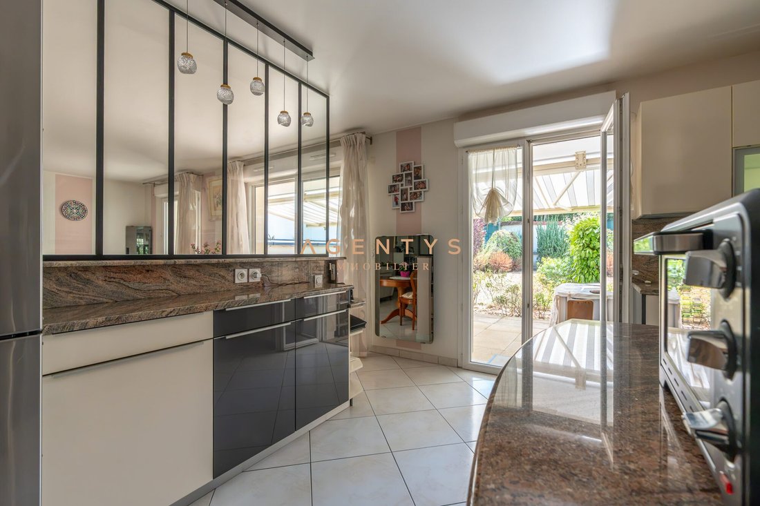 Apartment in Ledru Rollin, Le Perreux-sur-Marne, France 4 - 18773634