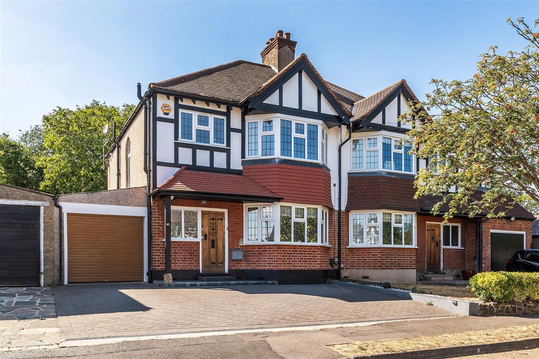 Casa a Cheam, London Borough of Sutton, Inghilterra 1 - 18768643