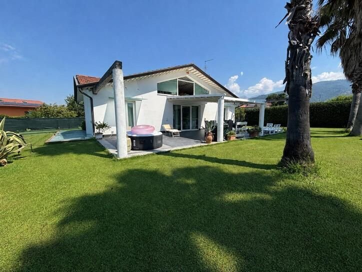 Villa a Centro, Massa, Italia 1 - 18771252