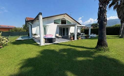 Villa a Centro, Massa, Italia 1