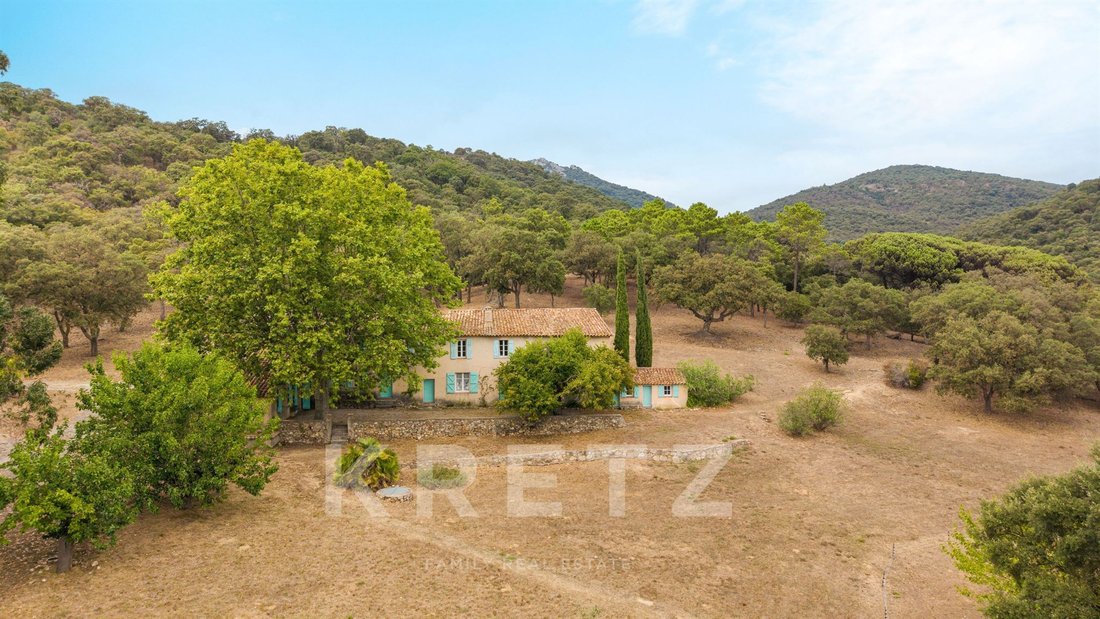 Finca en Grimaud, Provenza-Alpes-Costa Azul, Francia 1 - 18773240