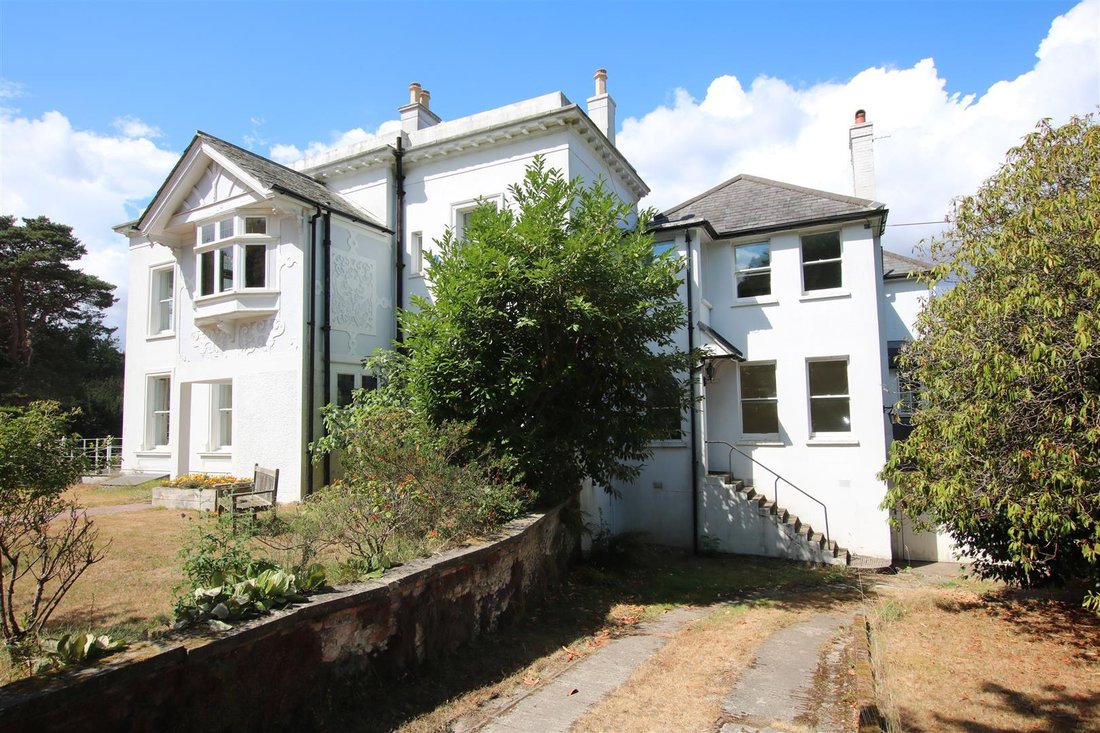 Casa a Headley, Inghilterra 1 - 18768748