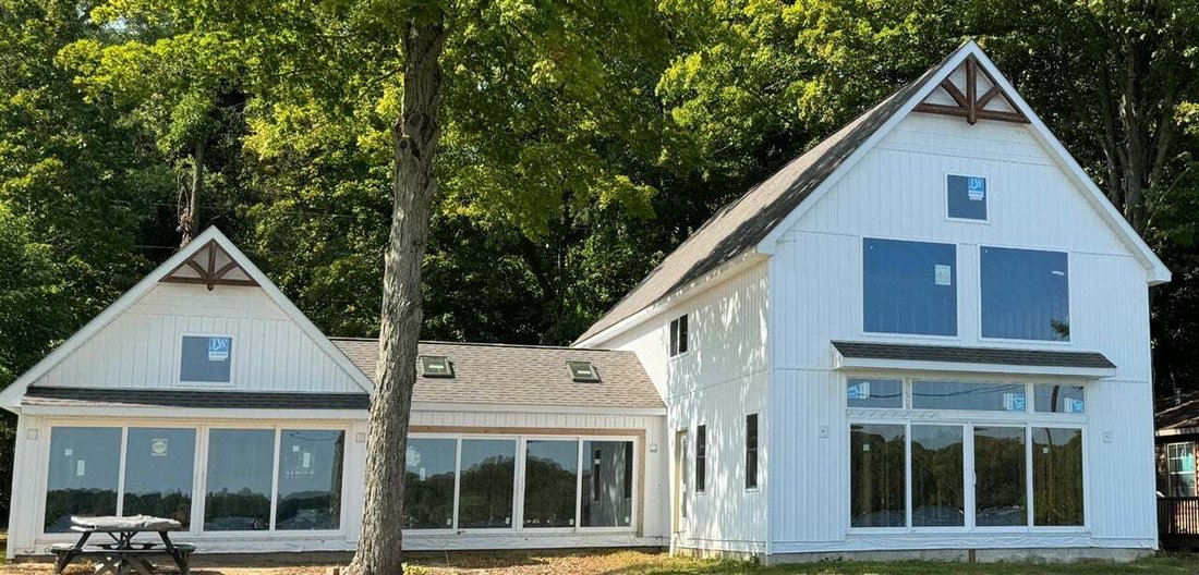 House in Dowagiac, Michigan, United States 1 - 18308836