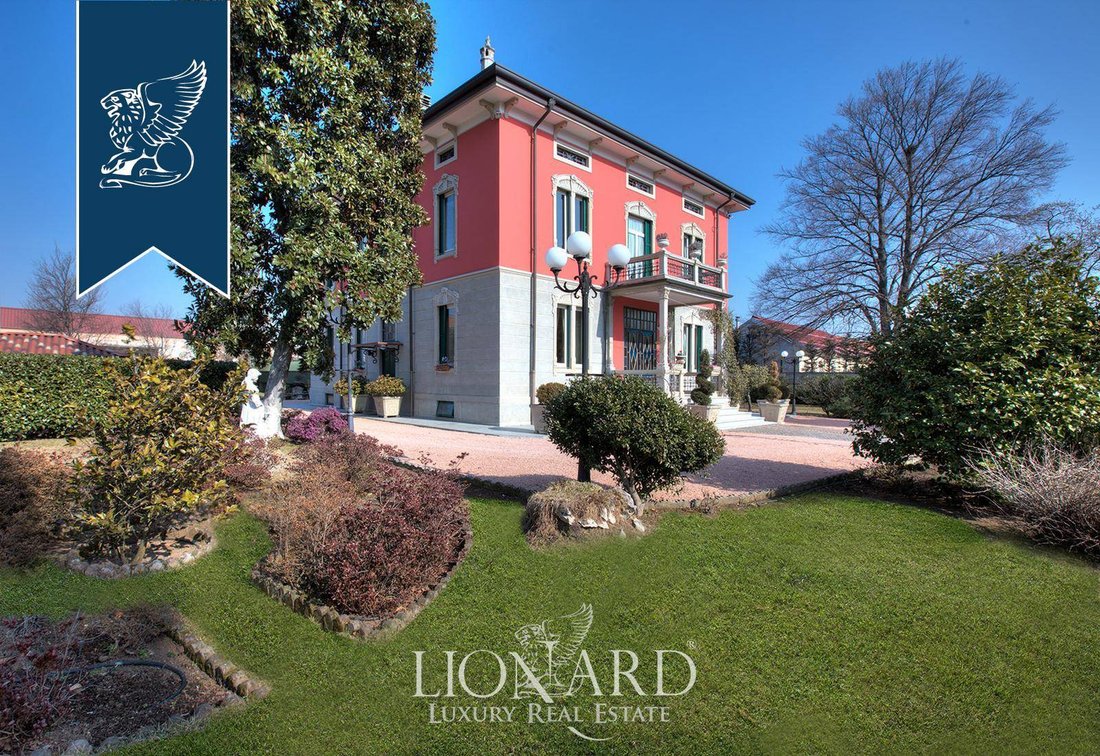 Villa en Magnago, Lombardía, Italia 3 - 18772704