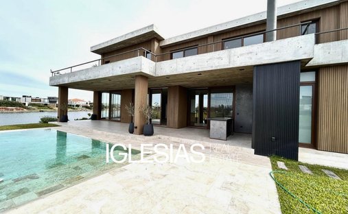 House in Tigre, Buenos Aires Province, Argentina 1