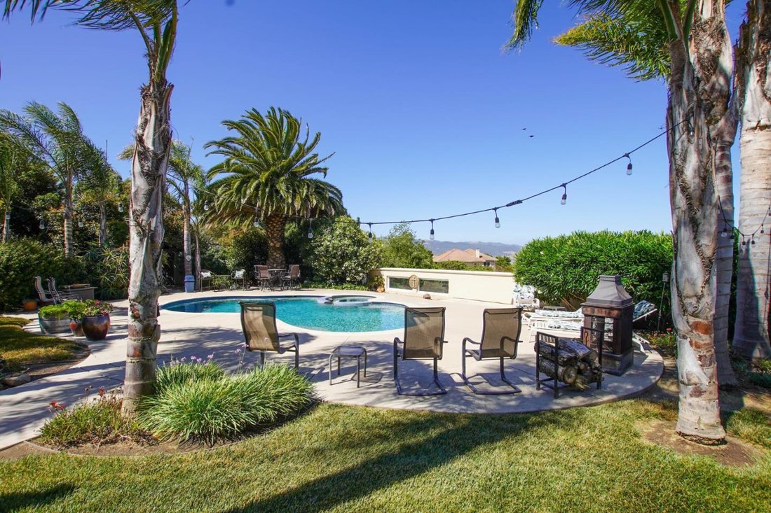 House in Hollister, California, United States 3 - 17706655