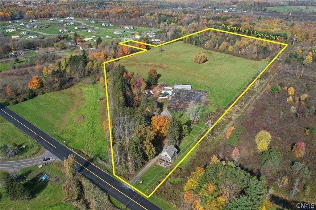 House in Clay, New York, United States 2 - 17945126