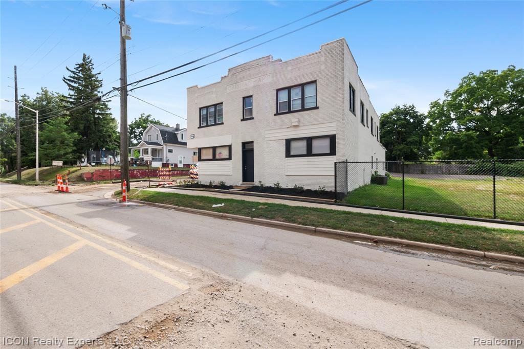 Pontiac, Michigan, United States 3 - 18768827