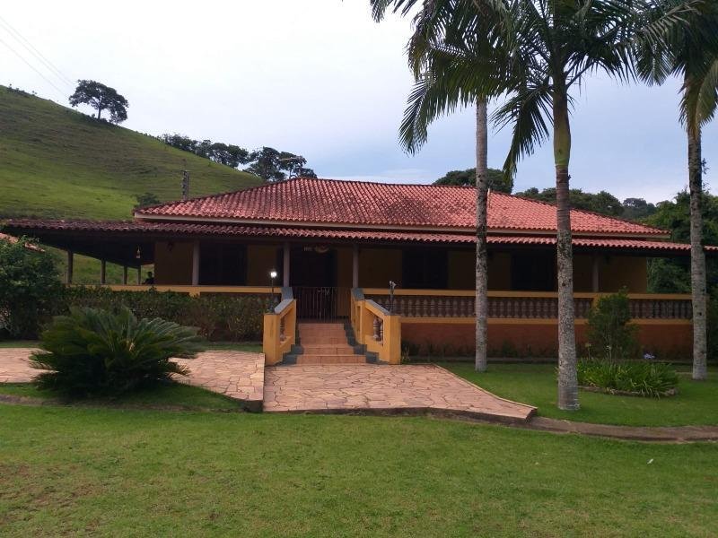 Corps de ferme à Cambuí, Minas Gerais, Brésil 2 - 18770081