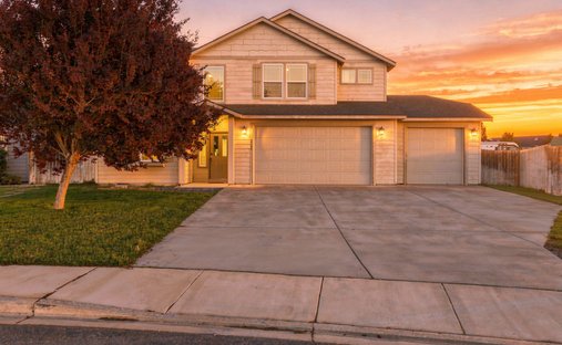 House in West Richland, Washington, United States 1
