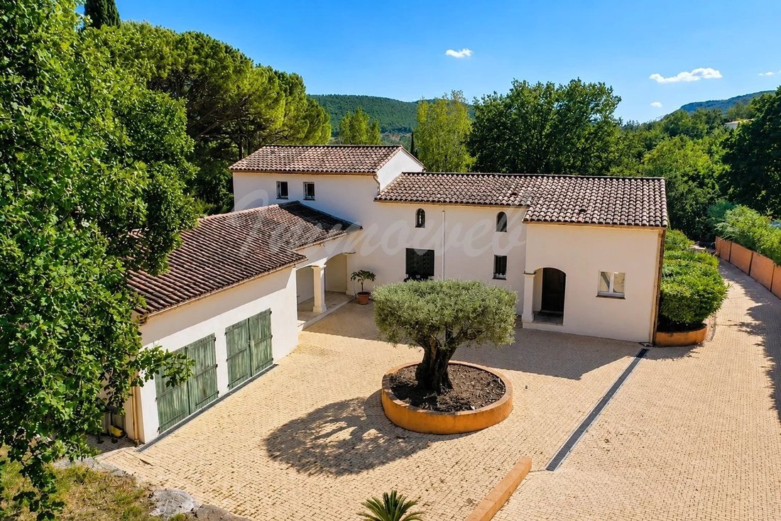 Villa in Bagnols-en-Forêt, Provence-Alpes-Côte d'Azur, Frankreich 2 - 18772826