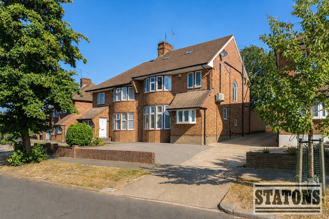 Haus in London Borough of Barnet, England 1 - 18771124
