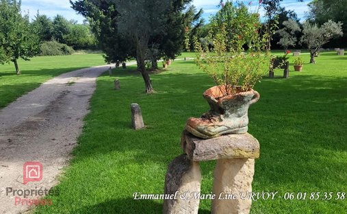 Villa à Campagne, Tarascon, France 1