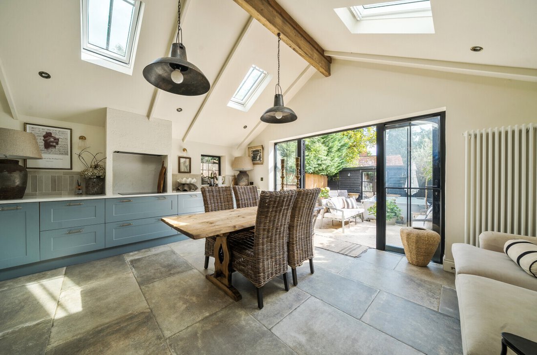 House in Shere, England 3 - 18768703