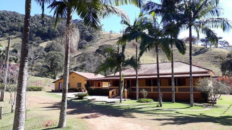 Corps de ferme à Cambuí, Minas Gerais, Brésil 1 - 18770081