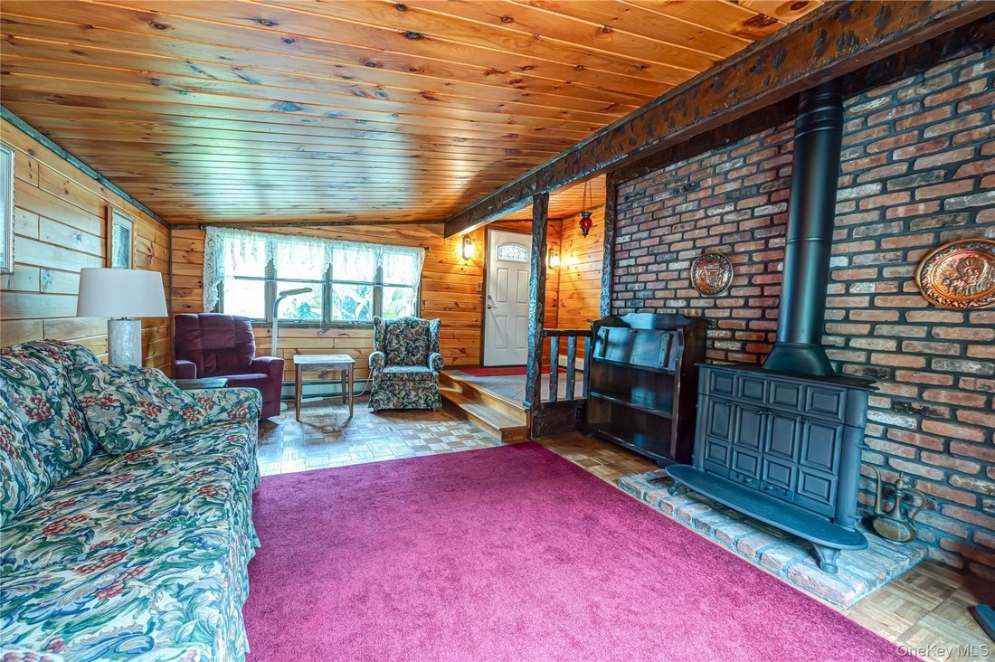 House in Centereach, New York, United States 4 - 18772317